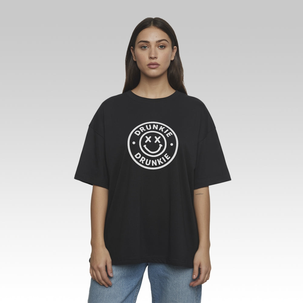 DRUNKIE BADGE - Oversize T-Shirt